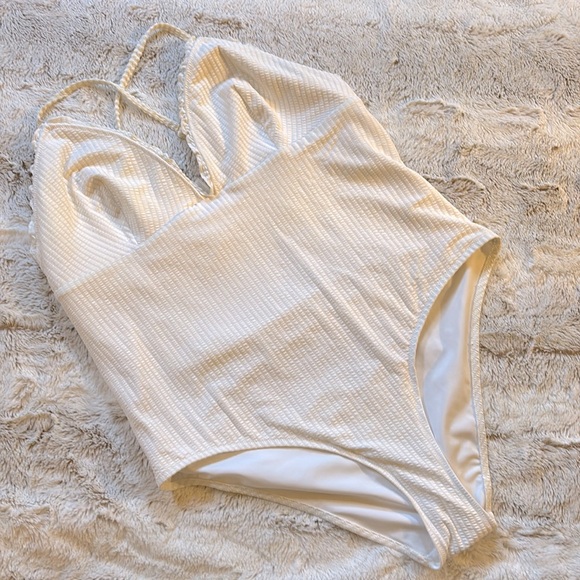 *Final Sale* H&M One Piece - XL - Picture 4 of 7